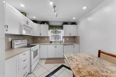 9110 SW 203rd Ter, Cutler Bay, FL 33189 - Photo 11