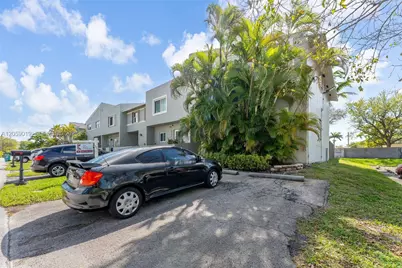 9110 SW 203rd Ter, Cutler Bay, FL 33189 - Photo 3