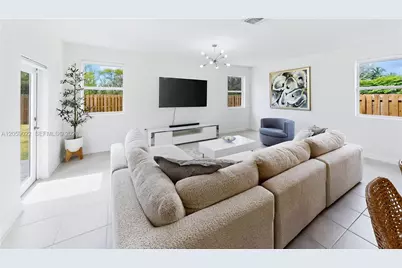 2208 SE 30th St, Homestead, FL 33035 - Photo 9
