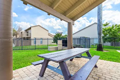 1946 SW 81st Ter, Davie, FL 33324 - Photo 25