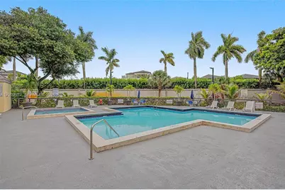 8290 Lake Dr #538, Doral, FL 33166 - Photo 19