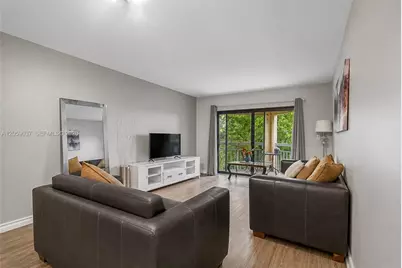 8290 Lake Dr #538, Doral, FL 33166 - Photo 3