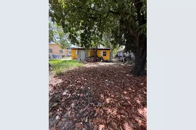 809 NW 108th St, Miami, FL 33168 - Photo 9