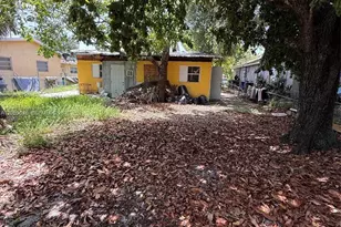809 NW 108th St, Miami, FL 33168 - Photo 9