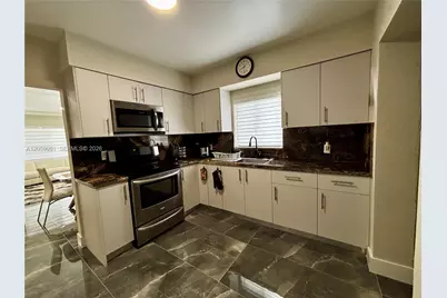 1043 NW 33rd St #Front, Miami, FL 33127 - Photo 17