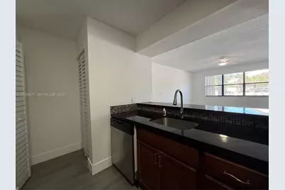510 S Park Rd #23-10, Hollywood, FL 33021 - Photo 13