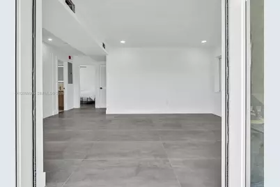 11900 N Bayshore Dr #101, North Miami, FL 33181 - Photo 5