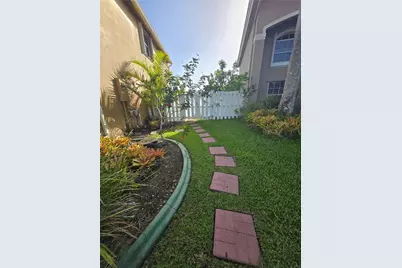 19130 NW 10th St, Pembroke Pines, FL 33029 - Photo 3