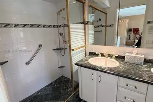 612 NE 25th Ave, Hallandale Beach, FL 33009 - Photo 17