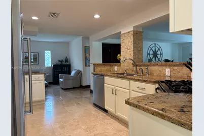 6610 SW 104th Ct, Miami, FL 33173 - Photo 15