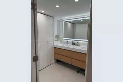 2333 Brickell Ave #2512, Miami, FL 33129 - Photo 9