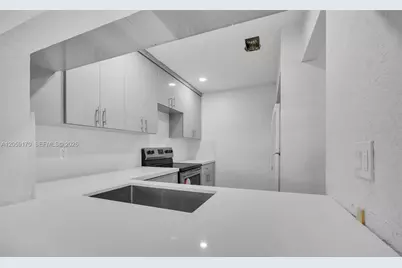 10015 NW 4th St #203, Pembroke Pines, FL 33024 - Photo 5