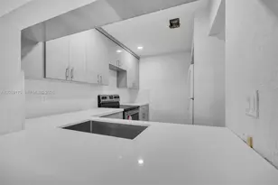 10015 NW 4th St, Pembroke Pines, FL 33024 - Photo 5