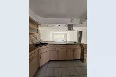 19001 NE 14th Ave #121, Miami, FL 33179 - Photo 3