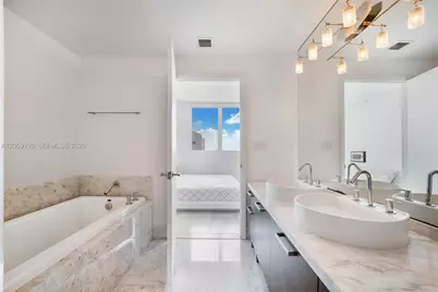253 NE 2nd St #3302, Miami, FL 33132 - Photo 9