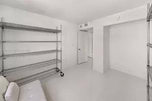 2555 Collins Ave, Miami Beach, FL 33140 - Photo 37