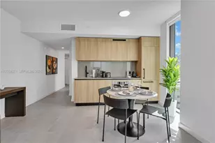 121 NE 5th St, Miami, FL 33132 - Photo 9