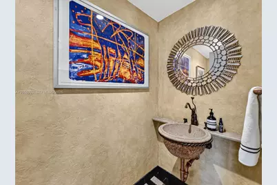 1455 Ocean Dr #704, Miami Beach, FL 33139 - Photo 3