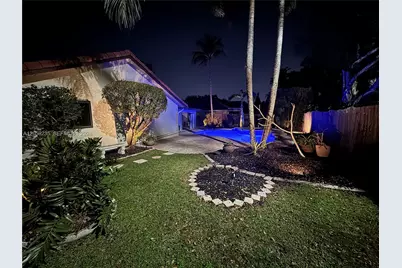 3160 Peachtree Cir, Davie, FL 33328 - Photo 7