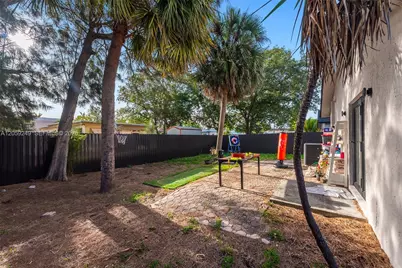 309 SE 3rd Ave, Hallandale Beach, FL 33009 - Photo 25