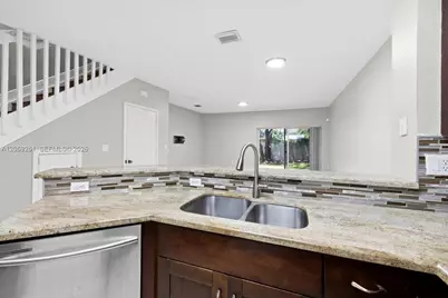 7929 Tuscany Dr, Tamarac, FL 33321 - Photo 5