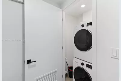 227 NE 2nd St #2202, Miami, FL 33132 - Photo 13
