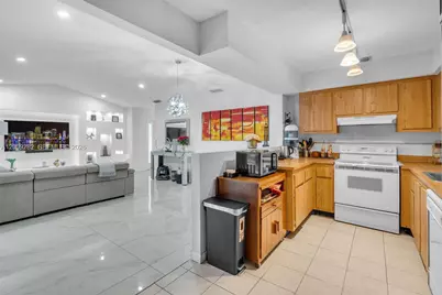 1551 NW 98th Way, Pembroke Pines, FL 33024 - Photo 11