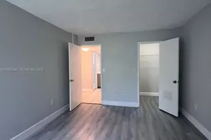 8870 Fontainebleau Blvd, Miami, FL 33172 - Photo 15