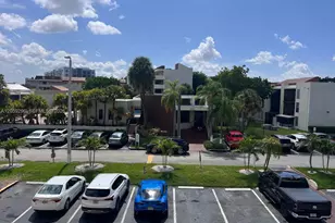 8870 Fontainebleau Blvd, Miami, FL 33172 - Photo 13