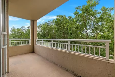 19501 W Country Club Dr #309, Aventura, FL 33180 - Photo 3