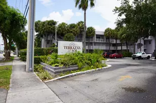 2750 W 76th St, Hialeah, FL 33016 - Photo 17