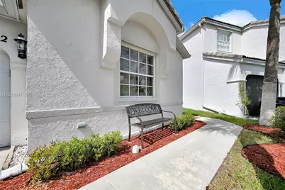 15982 NW 12th Ct, Pembroke Pines, FL 33028 - Photo 5