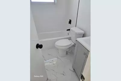 1000 W 28 St #17, Hialeah, FL 33010 - Photo 11
