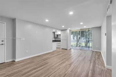 9320 Fontainebleau Blvd #214, Miami, FL 33172 - Photo 5