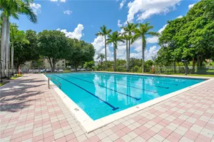 9320 Fontainebleau Blvd, Miami, FL 33172 - Photo 43