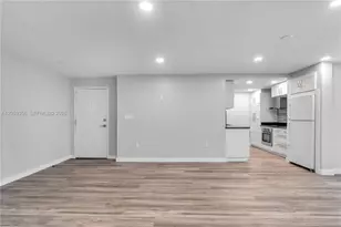 9320 Fontainebleau Blvd, Miami, FL 33172 - Photo 7