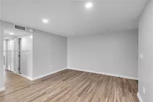 9320 Fontainebleau Blvd, Miami, FL 33172 - Photo 11