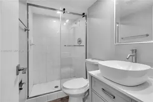 9320 Fontainebleau Blvd, Miami, FL 33172 - Photo 17