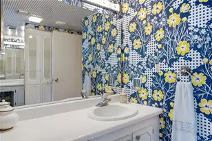 20100 W Country Club Dr, Aventura, FL 33180 - Photo 21