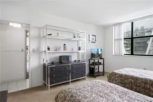 20100 W Country Club Dr, Aventura, FL 33180 - Photo 17