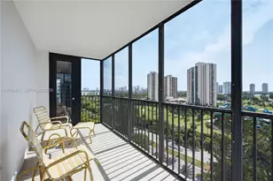 20100 W Country Club Dr, Aventura, FL 33180 - Photo 5