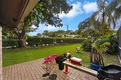 8622 NW 49th Dr, Coral Springs, FL 33067 - Photo 5