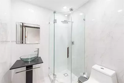 16820 NW 74th Ave, Hialeah, FL 33015 - Photo 17