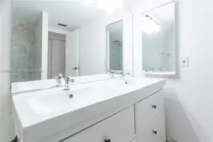 1420 Brickell Bay Dr, Miami, FL 33131 - Photo 11