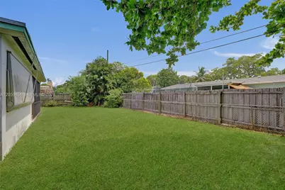 420 SW 71st Way, Pembroke Pines, FL 33023 - Photo 47