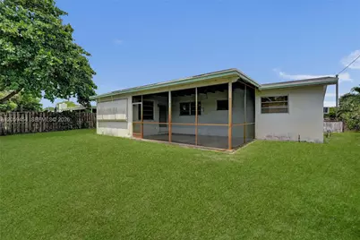 420 SW 71st Way, Pembroke Pines, FL 33023 - Photo 43
