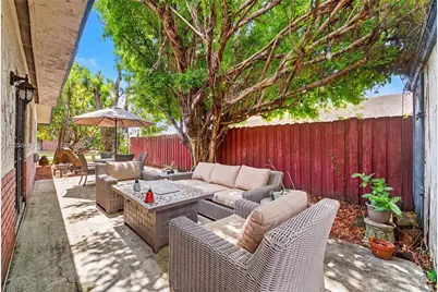 7508 SW 6th Ct, North Lauderdale, FL 33068 - Photo 23