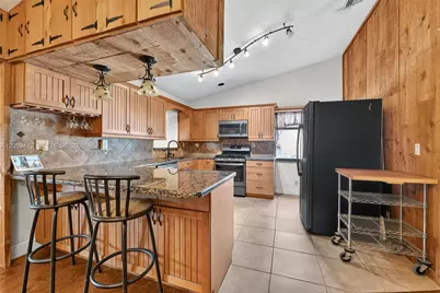 7508 SW 6th Ct, North Lauderdale, FL 33068 - Photo 7