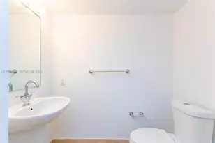 41 SE 5th St, Miami, FL 33131 - Photo 31