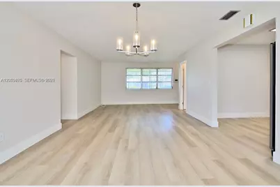 8691 NW 16th St, Pembroke Pines, FL 33024 - Photo 9